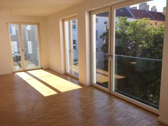 Lichtdurchfluteter Traum: Penthouse mit großer Terrasse, mittem im Kiez, ruhig