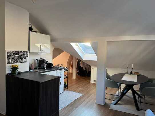 Helle 1,5-Zimmer-Dachgeschosswohnung in Frankfurt am Main-Sachsenhausen