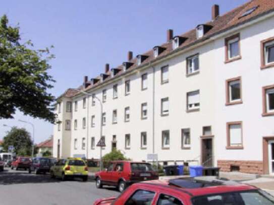 87.02 Schöne 3 ZKB Wohnung Waisenhausstr. 12 in Pirmasens.