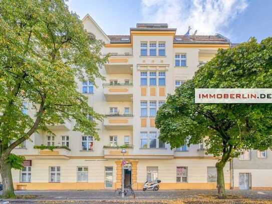 IMMOBERLIN:DE - Top in Wedding! Gepflegte Stuck-Altbauwohnung mit Balkon in parknaher Lage