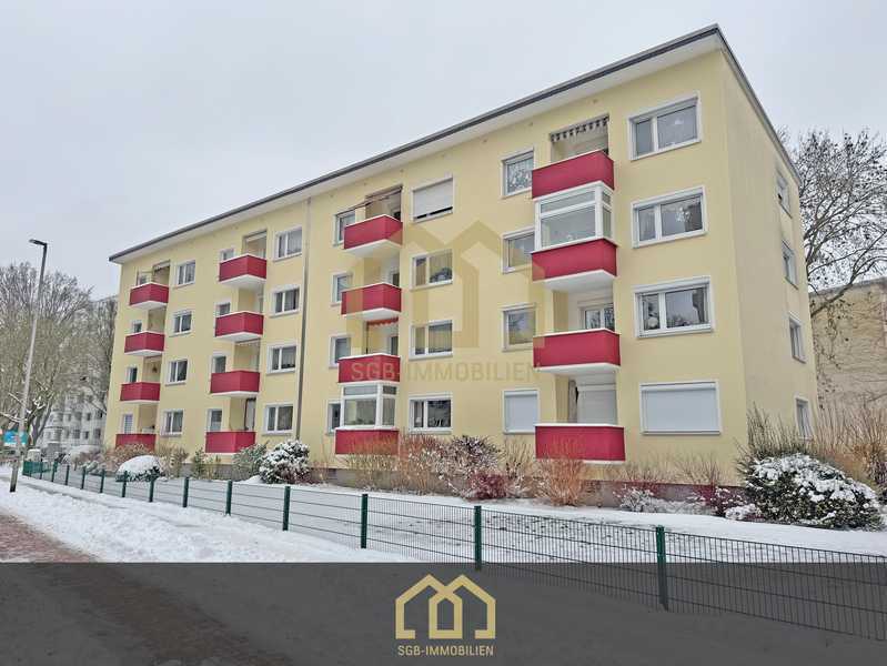 Neustadt: Lichtdurchflutete 3-Zimmer-Eckwohnung mit Sonnenbalkon, Tageslichtbad & Zusatzräumen