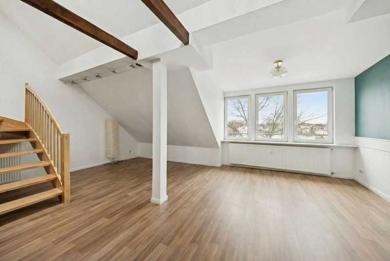 Besondere Dachgeschosswohnung mit Galerie und offenem Wohnbereich