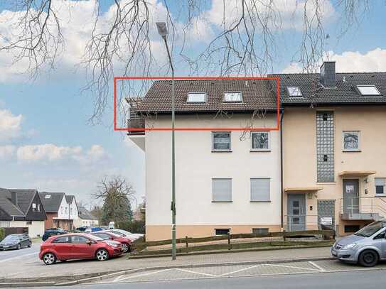 Schöne Dachgeschosswohnung mit großem Balkon und Stellplatz