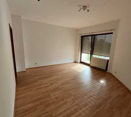 Teilmöbiliertes 1-Zimmer-Apartment mit Balkon & Stellplatz | Ideal für Studis