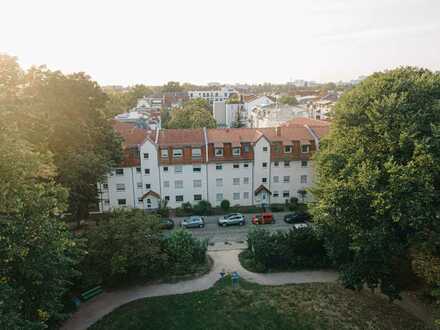 Helle 3-Zimmer-Dachgeschoss-Wohnung in Parklage mit Seeblick und Westbalkon