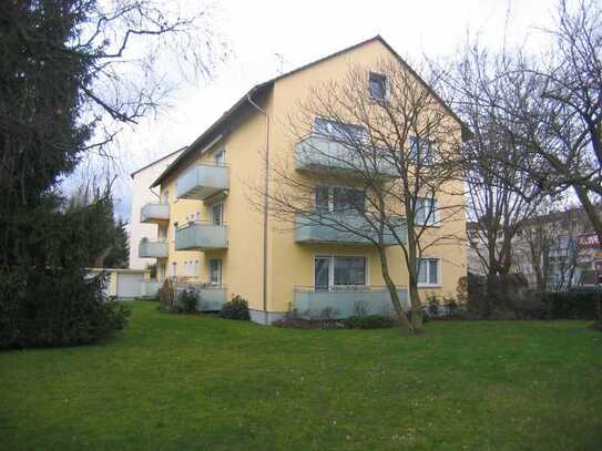 Hochwertig sanierte Wohnung mit Balkon