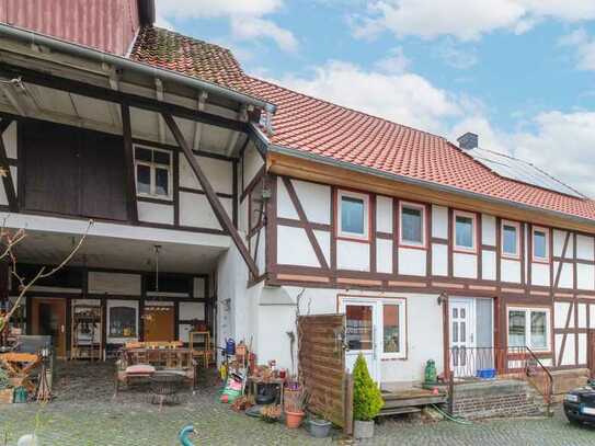 Individueller Bauernhof-Charakter: Schönes Zuhause in guter Lage im Einzugsgebiet Göttingens