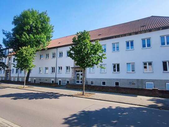 Große Dachgeschosswohnung mit Balkon und Fahrstuhl, Zentrums Nah