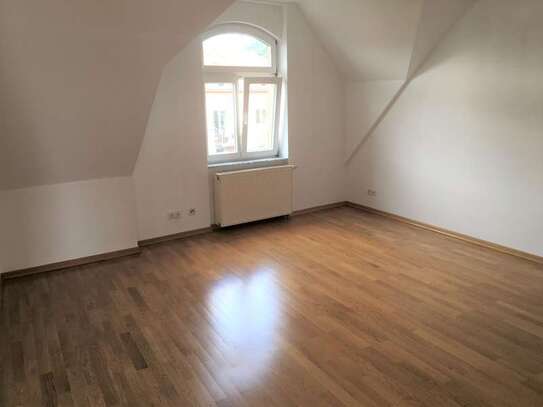 Luxuriöse, vollständig renovierte 3 ½-Zimmer-Maisonette-Dachgeschoßwohnung mit herrlichem Fernblick