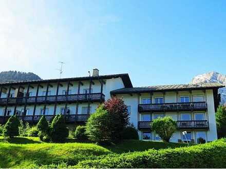 Stilvolle, gepflegte 2-Zimmer-Wohnung mit Balkon und Einbauküche in Berchtesgaden