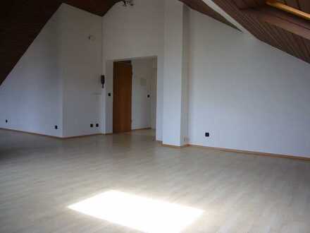 Große 1-Raum Dachgeschoß - Atelierwohnung