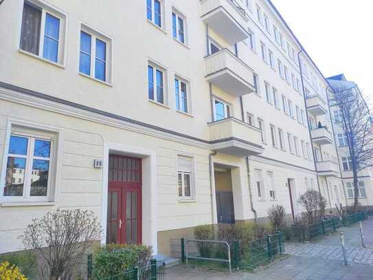 Friedrichshain: Eleganter Altbau mit grünem innenhof und zentraler Lage