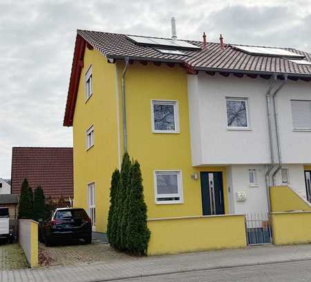 Charmante Doppelhaushälfte mit großem Garten in Weinheim-Waid