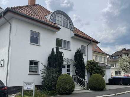 Kurpark: Wunderschöne 3-Zi-Wohnung mit zwei Balkonen
