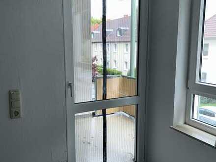 Schöne 2,5 Zimmer Wohnung mit Balkon ( NUR MIT WBS SCHEIN)