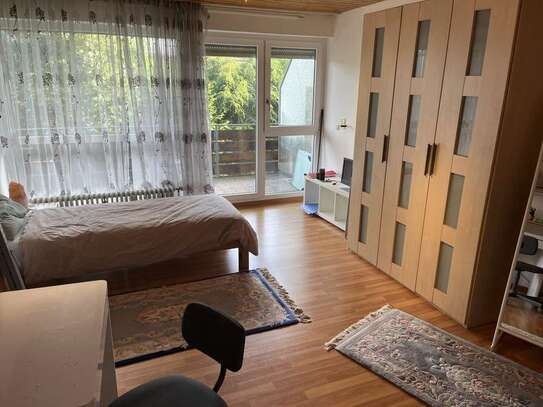 Schöne 1 Zimmer Wohnung im 1. OG mit Küchenzeile und Balkon ab sofort