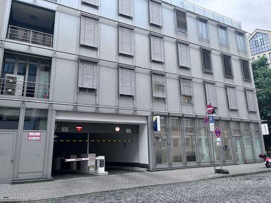 PKW-Stellplatz in Regus Maximilianstraße zu vermieten