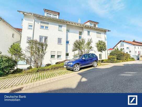 Freundliche 2,5-Zimmer-Etagenwohnung mit Balkon und Außenstellplatz in beliebter Lage