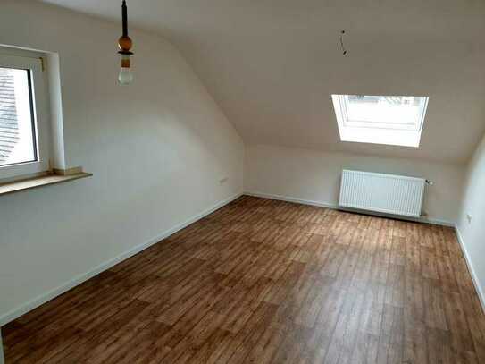 Vollständig renovierte 2-Zimmer-Dachwohnung in Lohmar