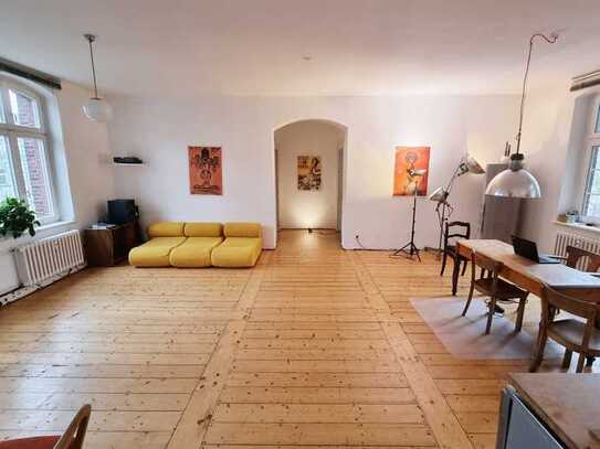 Altes Kloster, 2er WG 120 qm, Zimmer 32qm. Seltenere Anwesenheit: günstiger. Internationals welcome