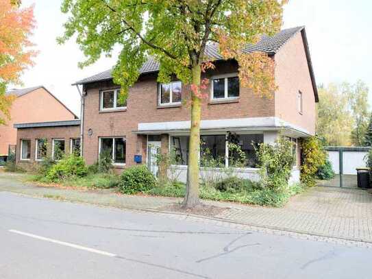 Freistehendes Einfamilienhaus mit großem Saal