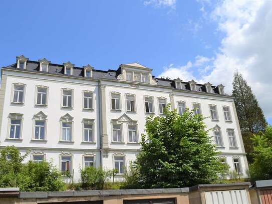 Wunderschöne 2 Zimmer-Altbauwohnung in historischer Villa zu vermieten!