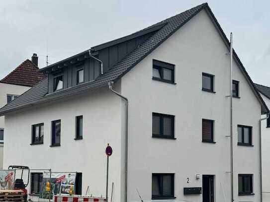 Stilvolle, neuwertige 3-Zimmer Wohnung mit Balkon