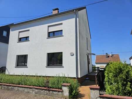 freistehendes 2-Familienhaus/Garage in Völklingen-Oberes Wehrden