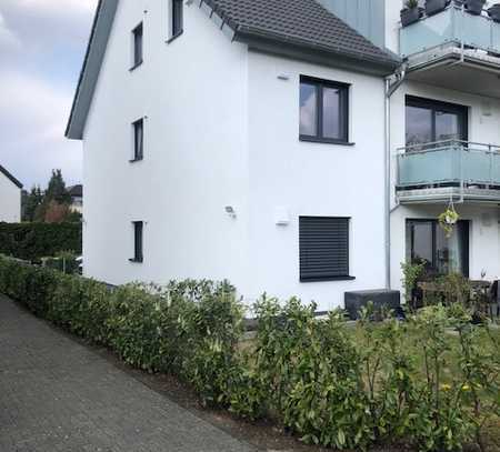 Helle,moderne Souterrain-Wohnung mit Terrasse