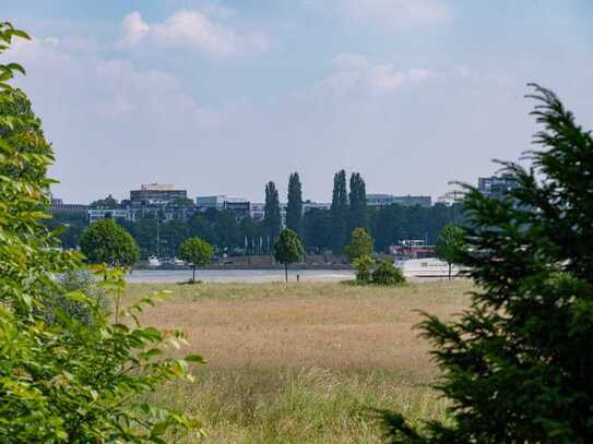 Df.-Niederkassel: Zwei-Familienhaus mit zusätzlichen Einheiten oder Baugrundstück