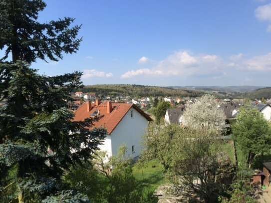 Helle & gepflegte 4-Zimmer-Wohnung mit großem Balkon in Taunusstein-Seitzenhahn!