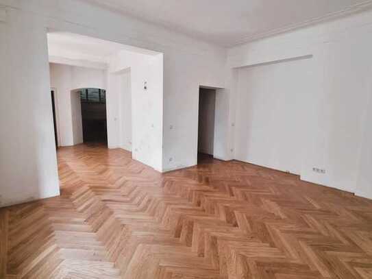 Wohntraum: top sanierte Altbau-Wohnung im Herzen von Rosenheim!