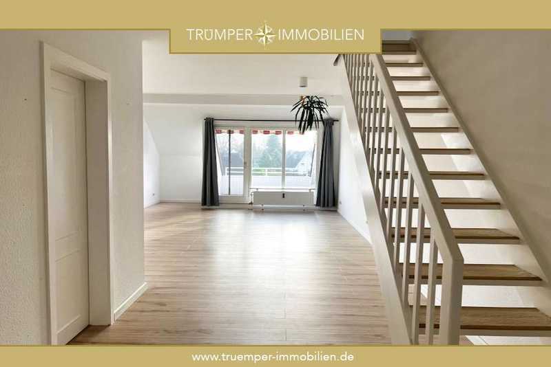 Großzügige Dachgeschosswohnung mit Süd-Balkon nahe U1 Oldenfelde