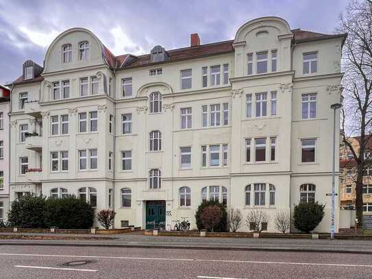 Geräumig 4- Raum-Altbauwohnung mit Balkon in Stadtfeld Ost