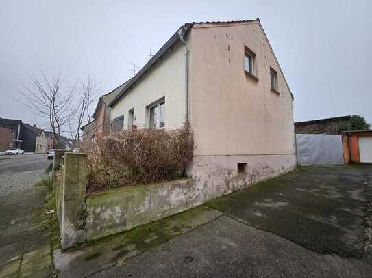 Hier zahlst du nur den Grundstückspreis! Kleines, freistehendes Einfamilienhaus in Duisburg Homberg!