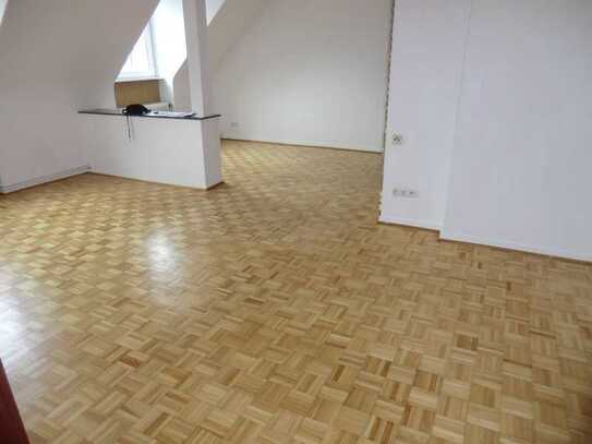 4-Zimmer-Dachgeschosswohnung mit EBK in Aachen