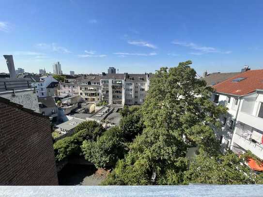 Erstbezug nach Renovierung! 2 Zi, KDB & Balkon auf 61,75 m²