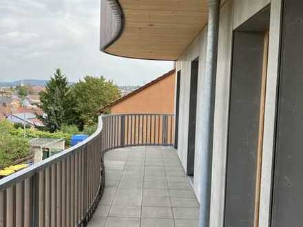 Neubau: 3-Zimmer-Wohnung mit großem Balkon und Einbauküche