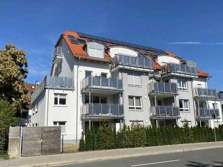 Wunderschöne helle 3-Zimmer-Wohnung mit traumhaft großer Dachterrasse & Balkon, EBK, Lift u. Garage