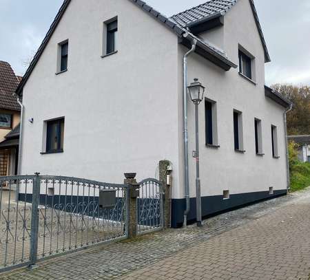 Erstbezug nach Kernsanierung 6-Zimmer-Einfamilienhaus mit gehobener Innenausstattung in Idstein