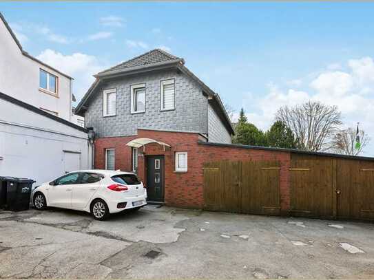 Charmantes Einfamilienhaus mit Garten und Terrasse im Hinterhof