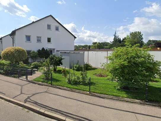 Geschmackvolle, modernisierte 4-Raum-EG-Wohnung mit Garten und Einbauküche im Memminger Westen