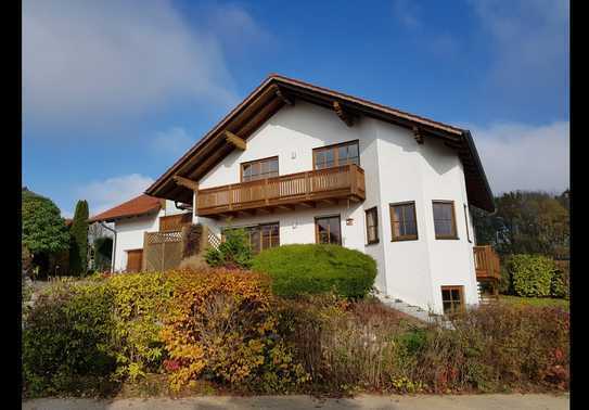 Grosses schönes Haus mit EBK, Keller , 1.OG Balkone mit Terrasse, Garten, Garage, Stellplätze in EGG