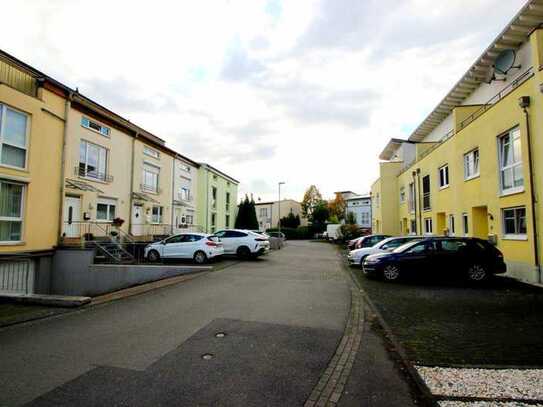 Reihenhaus Stadthaus 130 m² Wohnfläche 3 Bäder Keller Garten 2 PKW-Stellplätze