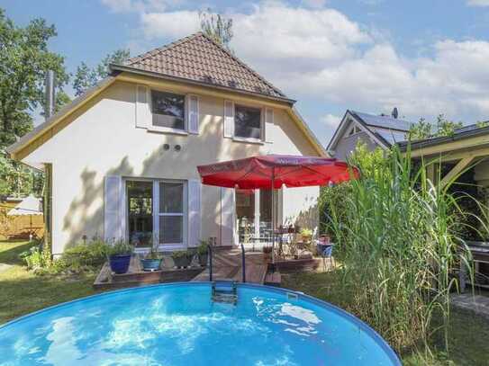 Eigenheim-Traum mit Garten, Pool und Feldblick am Rande Bernaus