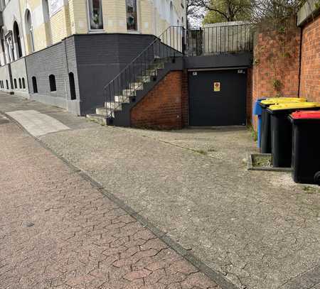 Lagerfläche, großzügige Garage, kleine Werkstatt