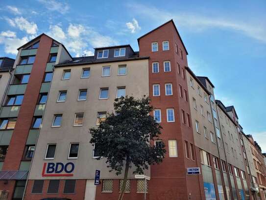 ***GEMÜTLICHE WOHNUNG MIT BALKON IM GEPFLEGTEM MFH-AUFZUG-TIEFGARAGENSTELLPLATZ***