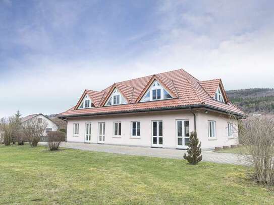 Großzügiges, modernes 2 Familienhaus in toller Lage