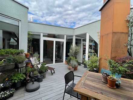 In frisch renoviertem Stuckaltbau: Dachwohnung mit Atriumterrasse - VERMIETET