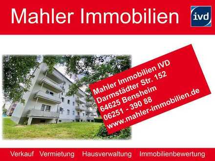 Modernisiertes Mehrfamilienhaus mit Garagen und Stellplätzen in Gundernhausen